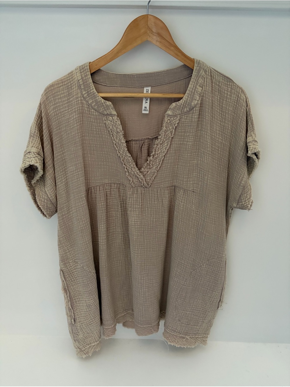 Zenana Cream Latte Raw Edge Gauze Top Tunic XL distressed